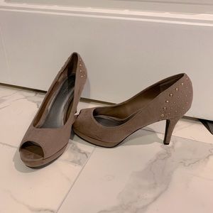 Naturalizer peep toe pumps